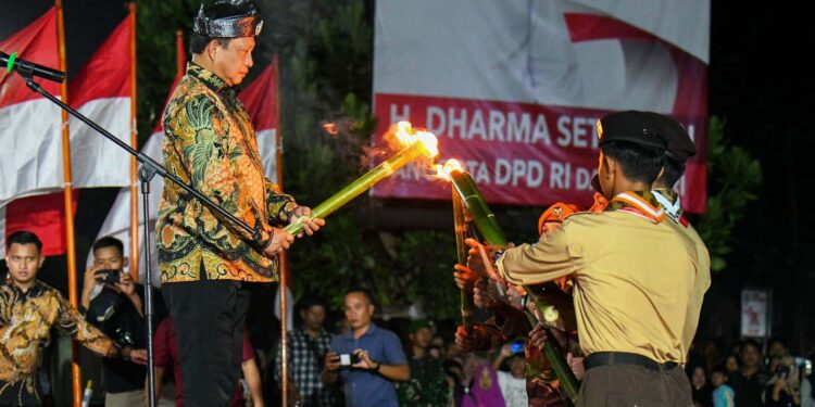 Malam Taptu dan Pawai Obor di Pantai Piwang Natuna Dilepas Oleh Mendagri RI Tito Karnavian