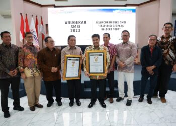Berkontribusi Atas Pembangunan Pers, Pj Gubernur Banten Al Muktabar Raih Anugerah Sahabat Pers SMSI