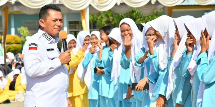 Merawat Generasi Untuk Masa Depan Kepri, Gubernur Ansar Beri Motivasi Pelajar SMAN 5 Batam