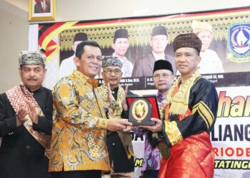 Gubernur Ansar Kukuhkan Keluarga Suku Piliang Minangkabau Provinsi Kepri
