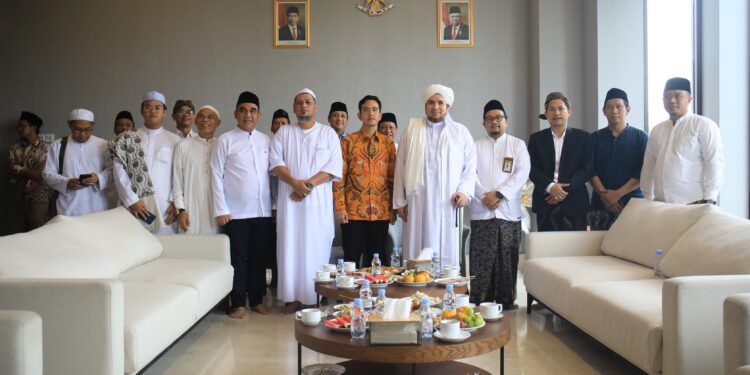 Di Solo, Muzani hingga Cawapres Gibran Silaturahmi dengan Habib Jindan dan Habib Ali Kwitang