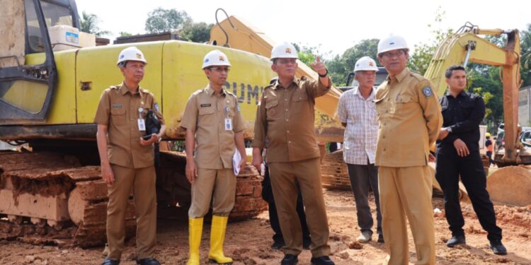 Gubernur Ansar Tinjau Proyek Jalan Lintas Timur dan Kolam Pengendalian Banjir di Bintan