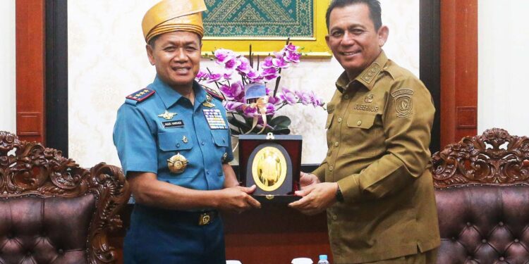 Gubernur Kepri Ansar Ahmad Silaturahmi dengan Pangkogabwilhan I Laksdya TNI Agus Hariadi