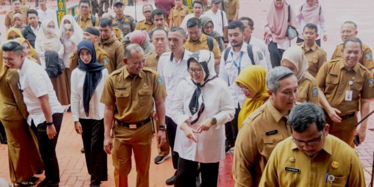 Plt. Gubernur Marlin Pimpin Apel Senin Pagi di Dompak, Tekankan Netralitas Pegawai di Pilkada