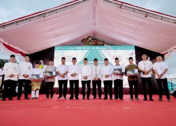 Menbud Fadli Zon, Gubernur Ansar, dan Wagub Nyanyang Resmi Buka Kurma 2025