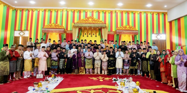 Gubernur Ansar Hadiri Halalbihalal LAM Kepri: Pererat Silaturahmi dan Kebersamaan Pasca Idulfitri