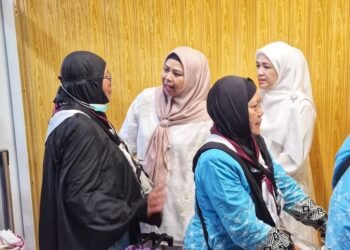 Ketua TP-PKK Kepri Sambut Kepulangan Jemaah Haji Kloter Pertama Debarkasi Batam
