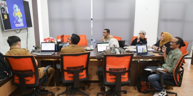 Ahmad Kriswantoro Asal Bintan Menangkan Sayembara Logo Hari Jadi ke-24 Kepri